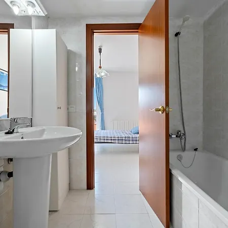 Hauzify I Casa Arboc Holiday home *