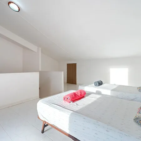 Hauzify I Casa Arboc Vakantiehuis *